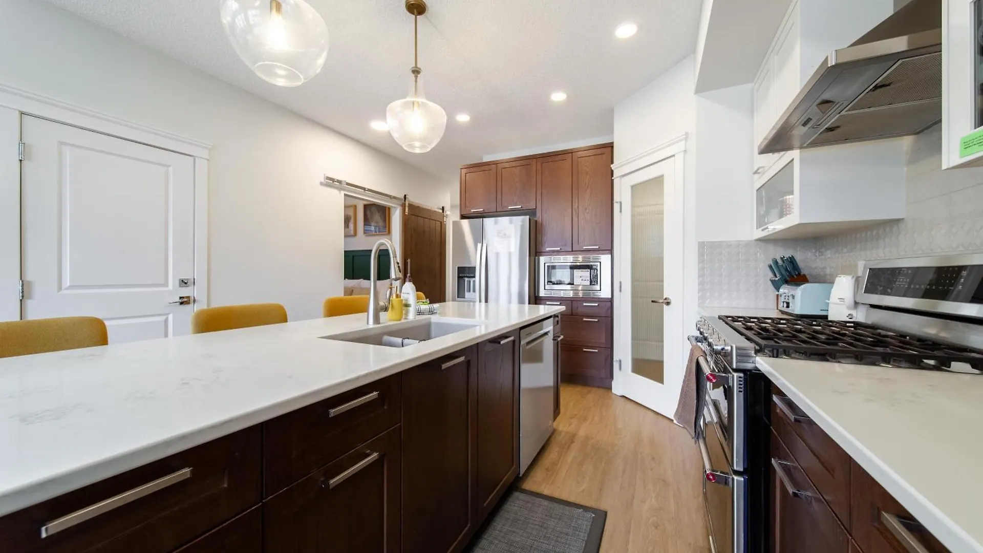 Semesterbostad 4Br Family Retreat With Hot Tub, 5 Beds, Close To Wem And Trails Edmonton
