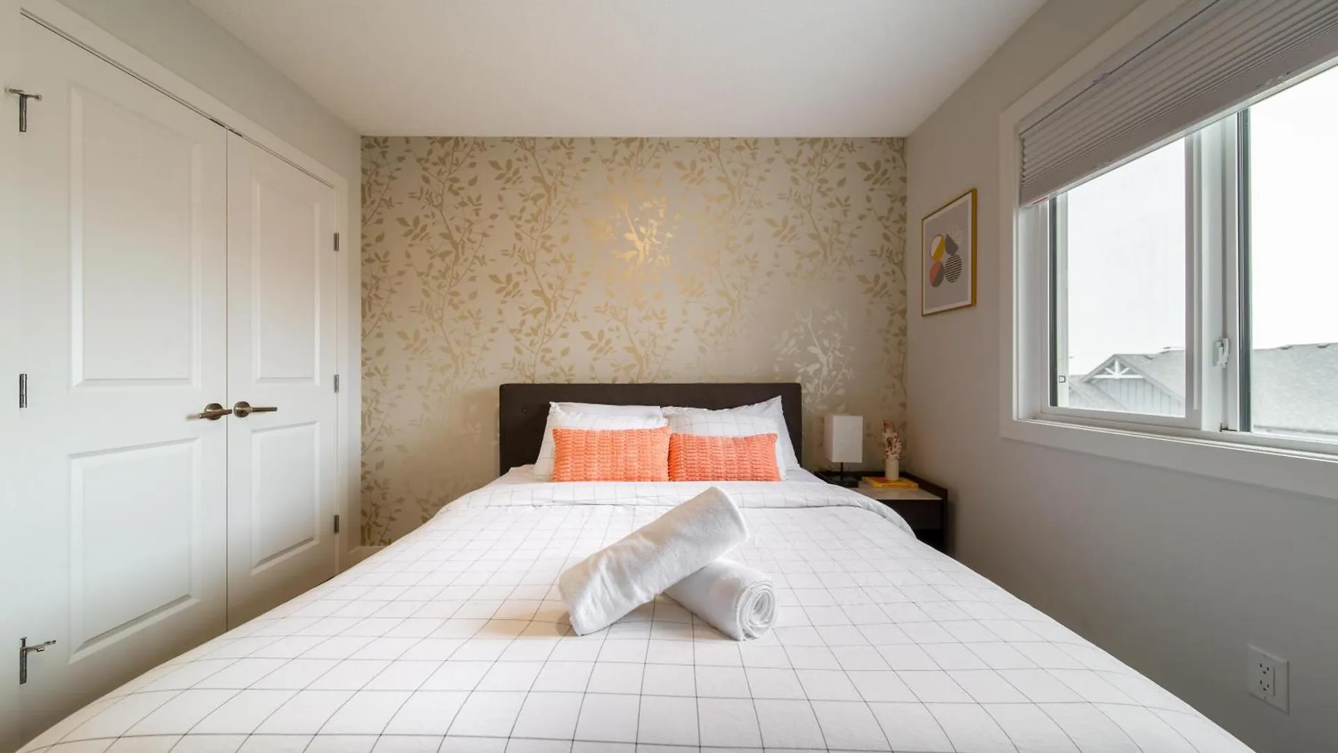 Semesterbostad 4Br Family Retreat With Hot Tub, 5 Beds, Close To Wem And Trails Edmonton