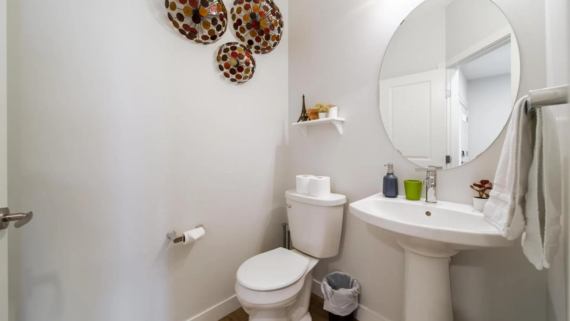4Br Family Retreat With Hot Tub, 5 Beds, Close To Wem And Trails Edmonton 0*,  Kanada