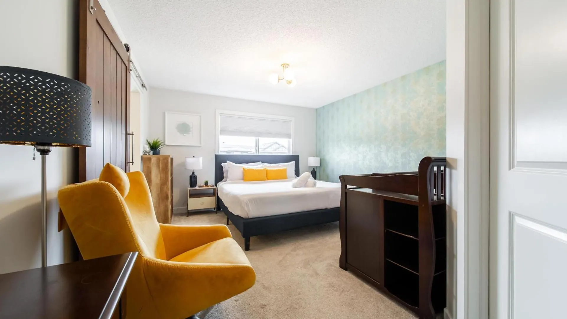 4Br Family Retreat With Hot Tub, 5 Beds, Close To Wem And Trails Edmonton